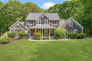 192 Douglas Dr, Saunderstown, RI 02874