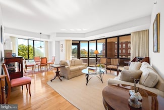 3704 N Charles St Unit 406, Baltimore, MD 21218