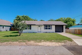 214 E Evans St, Pilot Point, TX 76258