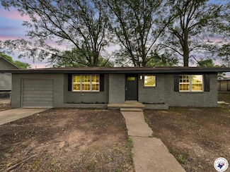 202 Main St, Hooks, TX 75561