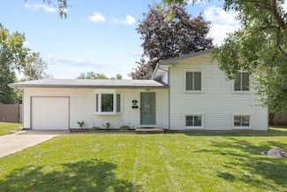 47 Surrey Ln, Crystal Lake, IL 60014