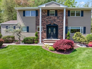 21 Colonial Dr, East Brunswick, NJ 08816