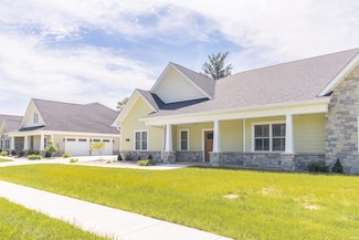 307 Blue River Dr, Knightstown, IN 46148