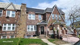 8989 Vanderveer St, Queens Village, NY 11427