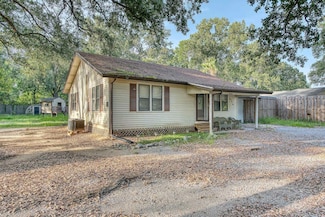 6790 Willis Ln, Beaumont, TX 77708