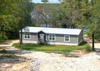 3008 Woodymarion Dr, Chipley, FL 32428