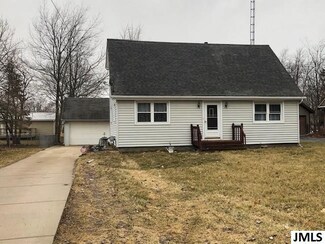 678 Williams Ct, Manitou Beach, MI 49253