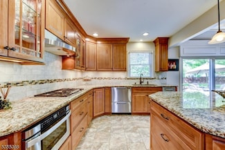 17 Edgewood Rd, Branchburg, NJ 08853