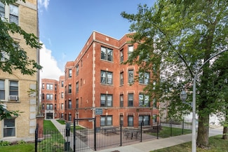 7526 N Seeley Ave Unit 301, Chicago, IL 60645