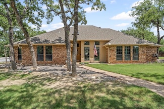 708 Shady Creek Dr, Kennedale, TX 76060