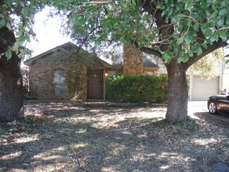 633 S Waxahachie St, Mansfield, TX 76063