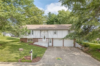 1041 Debbie Ln, Maryville, MO 64468