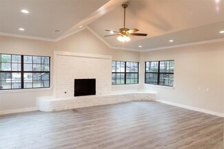 210 Yorke St, Mount Pleasant, TX 75455