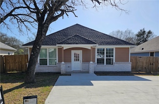 1517 Carver St, Bryan, TX 77803