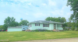 744 7th St, Neche, ND 58265