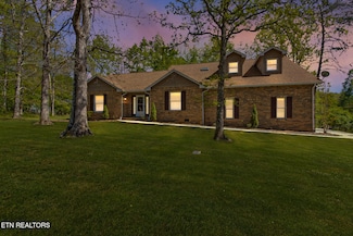 204 Meadowview Dr, Crossville, TN 38558