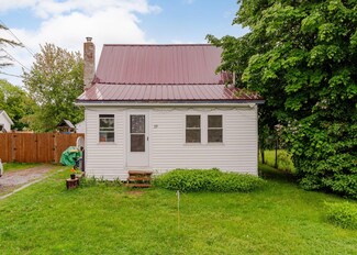 39 Wilkes St, Waterville, ME 04901