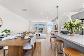 1476 Waterside Ln, Rohnert Park, CA 94928