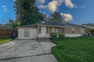 1105 Mobile Dr, Pasadena, TX 77506