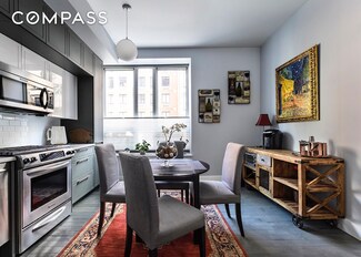 416 W 52nd St Unit TH-202, New York, NY 10019