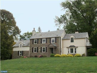 4 Summit Valley Ln, Oreland, PA 19075
