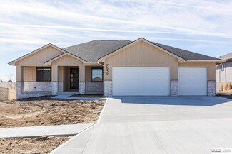 7659 Swallowtail St, Papillion, NE 68046