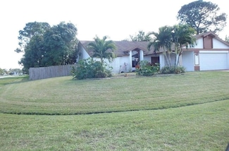 566 SE Damask Ave, Port Saint Lucie, FL 34983