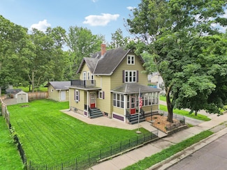 15 7th Ave SW, Faribault, MN 55021