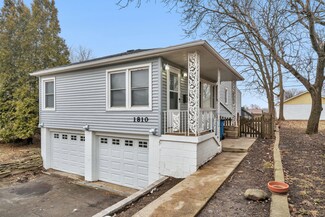 1810 N Center St, Crest Hill, IL 60403