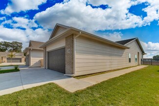 5426 N Sandkey St, Wichita, KS 67204