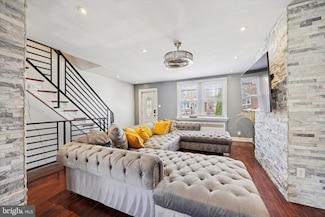 4233 Oakmont St, Philadelphia, PA 19136