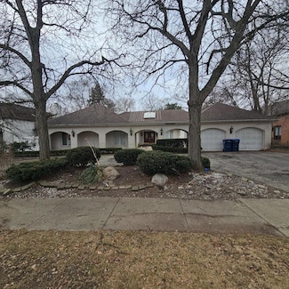 2540 Queens Way, Northbrook, IL 60062