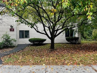 1 Bayberry Ln, South Burlington, VT 05403