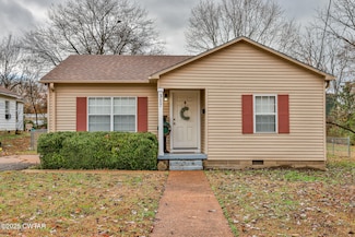 317 S Mccombs St, Martin, TN 38237