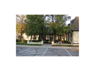 6712 W 109th St Unit C, Leawood, KS 66211