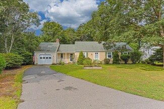 105 Thoreau Dr, Centerville, MA 02632