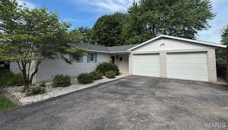 222 W Phillips St, Mascoutah, IL 62258