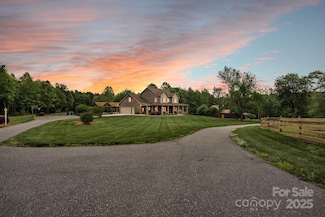 3440 17th Ave NE, Hickory, NC 28601