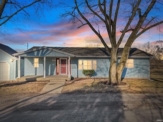 302 S Clay St, Claypool, IN 46510