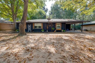 210 Ricky Dr, Palestine, TX 75803