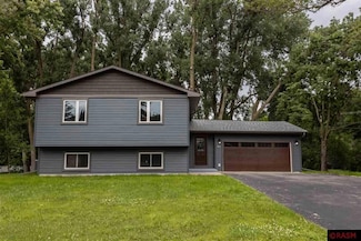 322 Capri Dr, Mankato, MN 56001
