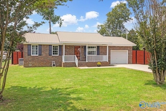 322 Beverly St, Scottsboro, AL 35768