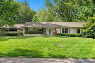 8 Dogwood Ln, Saint Louis, MO 63124