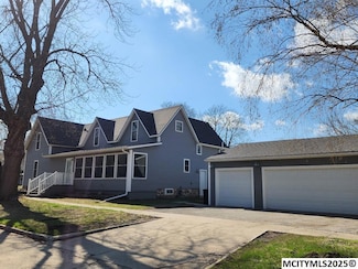 400 N 5th St, Clear Lake, IA 50428