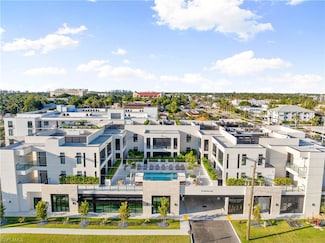 82 9th St S Unit 304, Naples, FL 34102