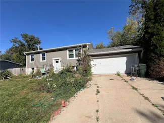 332 Crandall Dr NE, Cedar Rapids, IA 52402