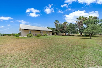 1791 County Road 5714, Natalia, TX 78059