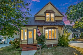 213 Prospect St, South Haven, MI 49090
