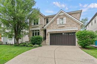 676 S Euclid Ave, Elmhurst, IL 60126