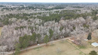 Bounds Rd, Byram, MS 39272